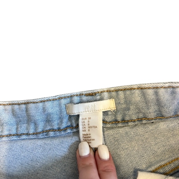 Light Blue White Wash Jean Shorts Distressed H&M High Waisted Women’s Size 8! - Picture 3 of 3